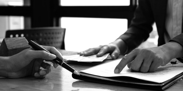 Derecho Inmobiliario / Abogados Inmobiliarios Ger · Resolución de Disputas / Conflictos entre Arrendadores e Inquilinos